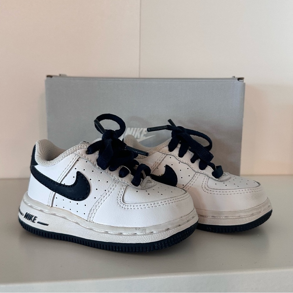NIKE FORCE 1 SIZE 4C